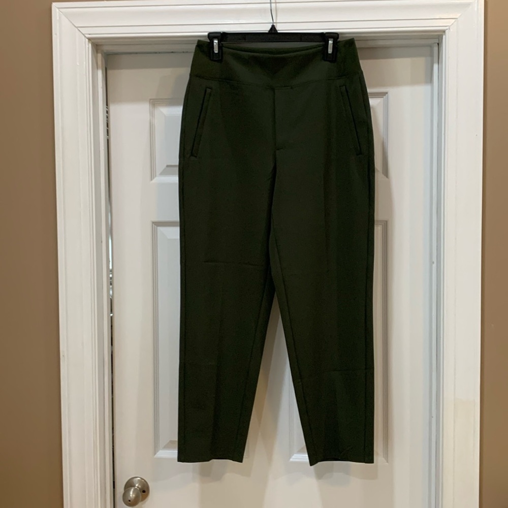 Athleta. Endless high rise pants. Trousers. EUC. Size 6.